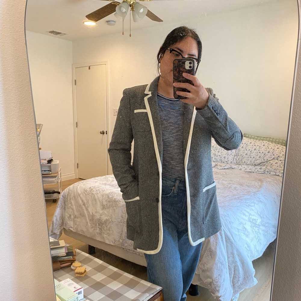 Banana Republic Gray Blazer with Cream Accents - Picture 3 of 7